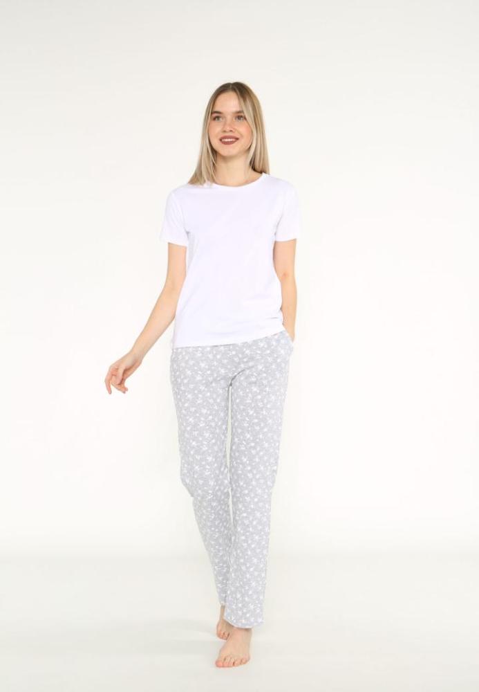 Pijama damă lejeră cu tricou alb și pantaloni lungi gri cu flori, Engros